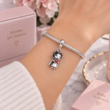Cargar imagen en la galería, Charm Blanca Nieves Con Corazón Rojo