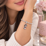 Cargar imagen en la galería, Charm Blanca Nieves Con Corazón Rojo