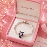 Cargar imagen en la galería, Charm Kuromi Con Guantes Sanrio
