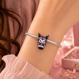 Cargar imagen en la galería, Charm Kuromi Con Guantes Sanrio