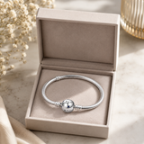 Cargar imagen en la galería, Brazalete Broche Cósmico Brillante