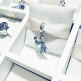 Cargar imagen en la galería, Charm Cangrejo Corazón Azul Tornasol