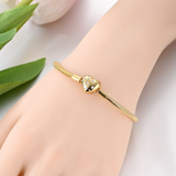 Cargar imagen en la galería, Brazalete Dorado Corazón Con Cristales