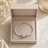 Cargar imagen en la galería, Brazalete Broche Cósmico Brillante