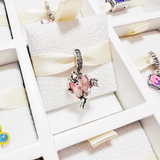 Cargar imagen en la galería, Charm Corazón Rosa Con Gatos