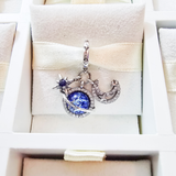 Cargar imagen en la galería, Charm Luna Con Planeta Azul Y Estrella