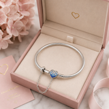 Cargar imagen en la galería, Brazalete Broche Corazón Azul Con Cadena De Seguridad