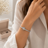 Cargar imagen en la galería, Brazalete Broche Sol, Luna Y Estrellas