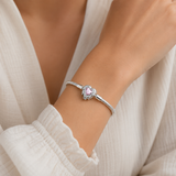 Cargar imagen en la galería, Brazalete Corazón Rosa Con Alas De Cristal