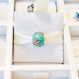 Cargar imagen en la galería, Charm Esfera Con Flores Brillantes