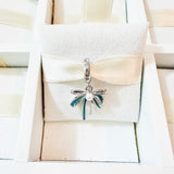 Cargar imagen en la galería, Charm Moño Azul Con Perla